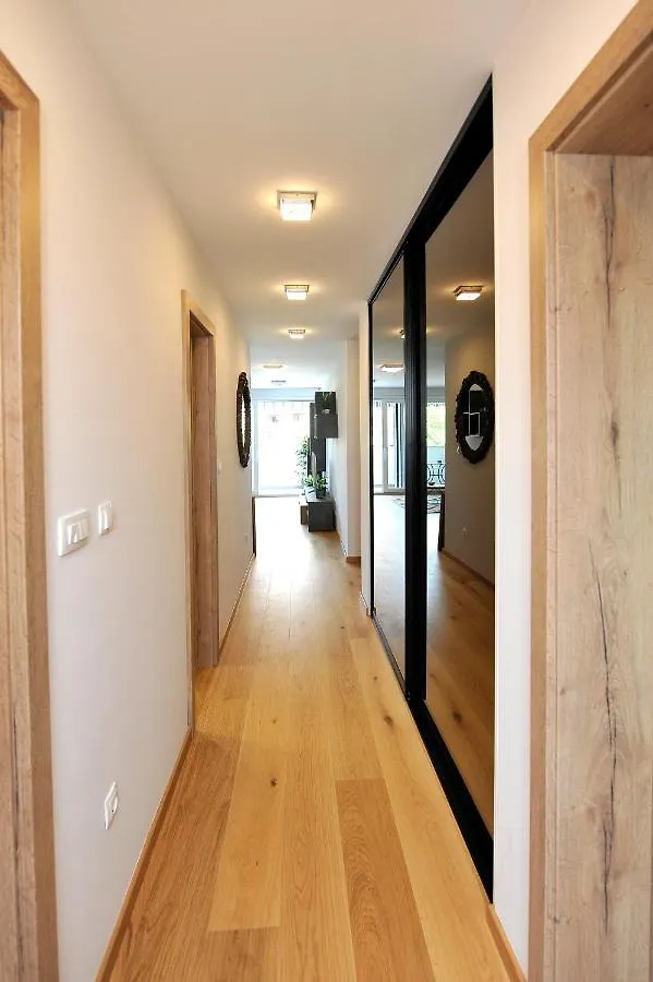 Carruba Split Apartment 0*,