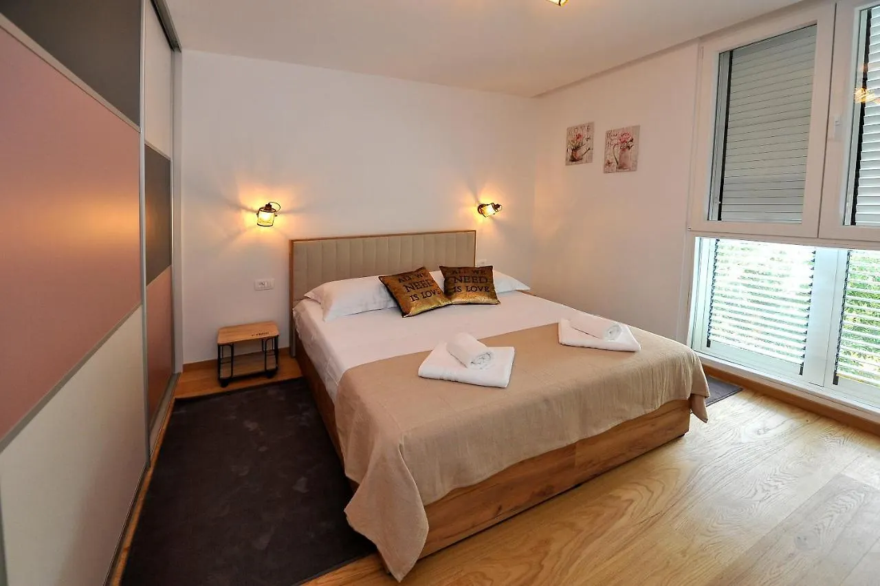 Carruba Split Apartment