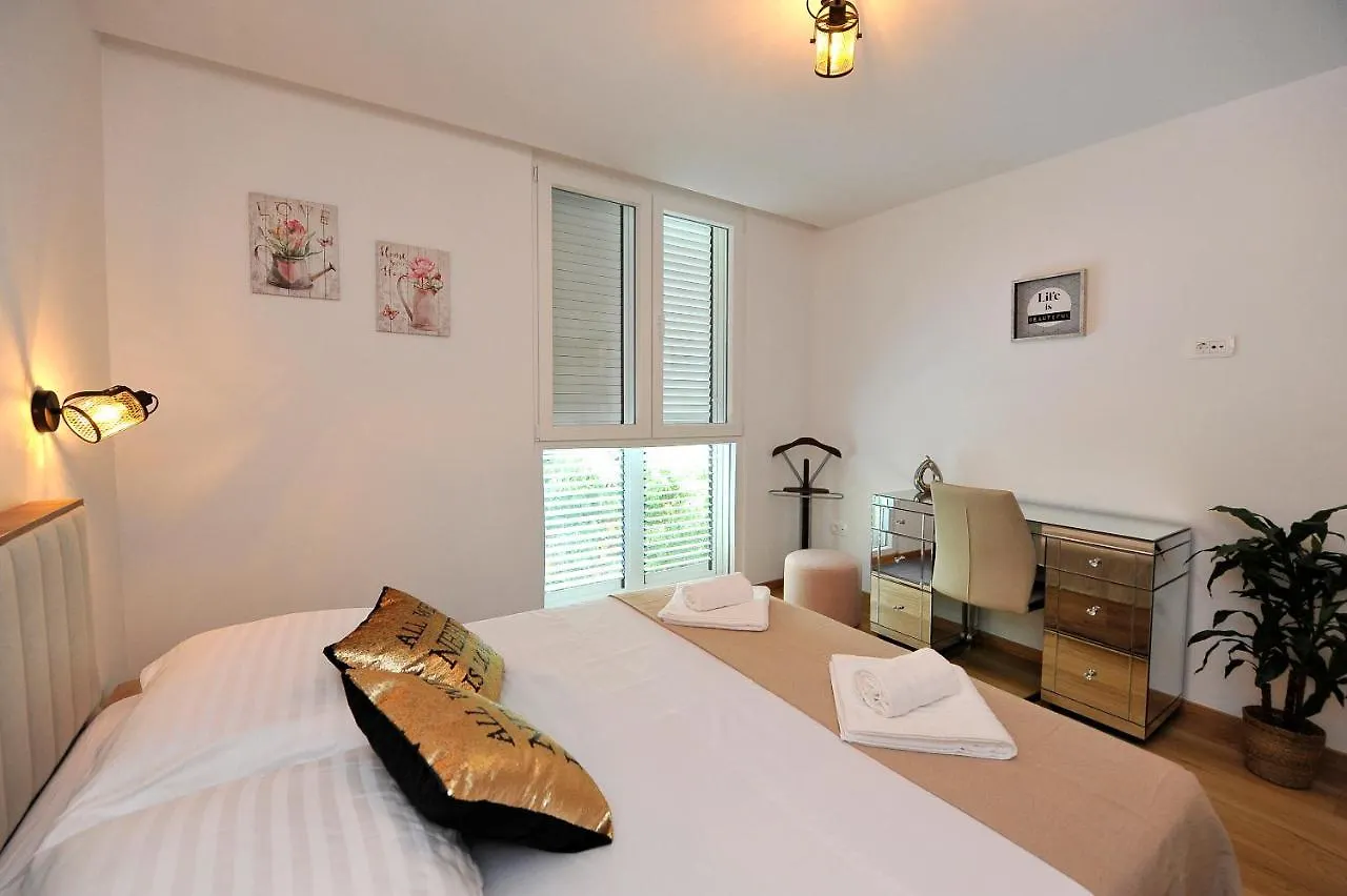 Carruba Split Apartment